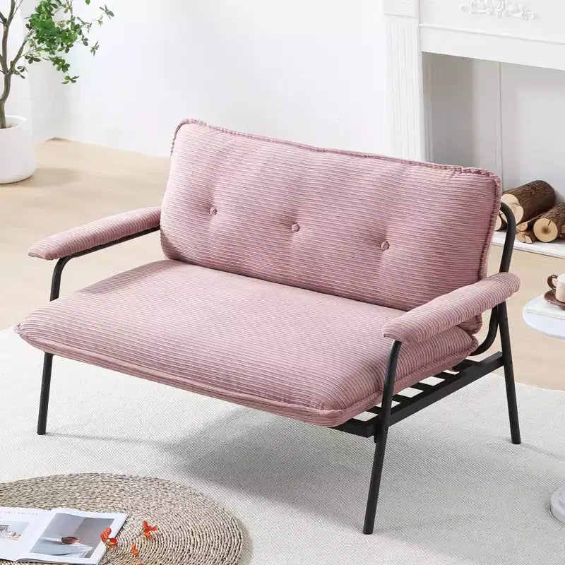 Divano a 2 posti con bottoni trapuntati rosa e struttura in metallo nero, 135 cm