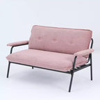 Divano a 2 posti con bottoni trapuntati rosa e struttura in metallo nero, 135 cm