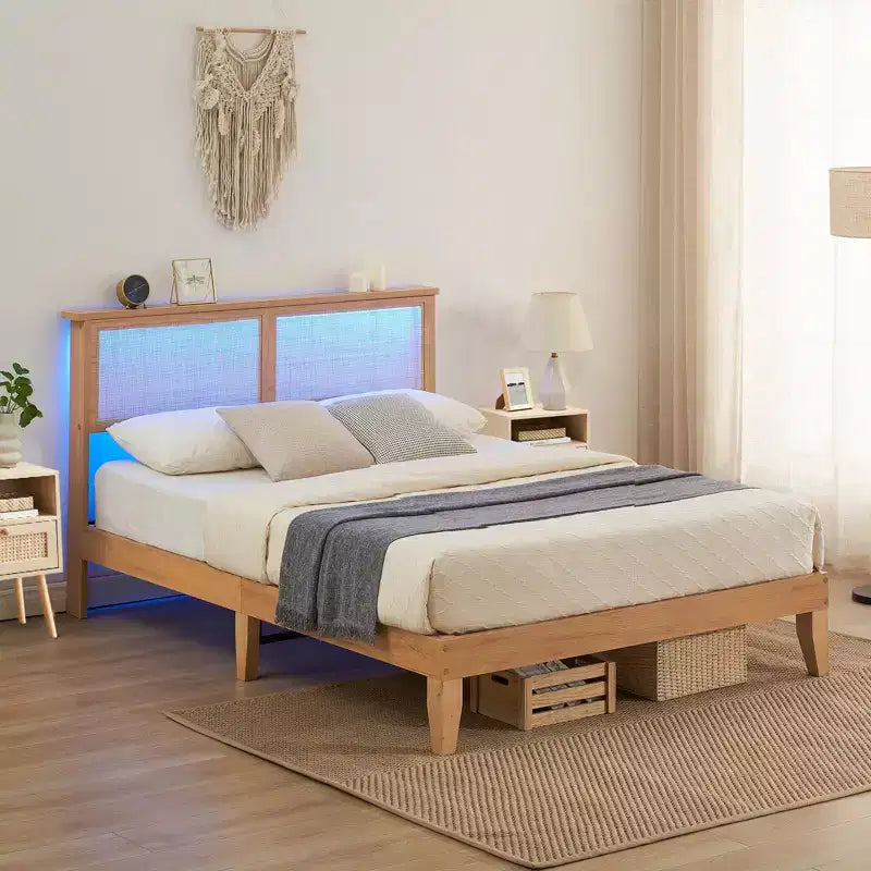 Struttura letto a piattaforma in rattan bohémien marrone naturale con testiera a LED – Matrimoniale/Queen/King, 1-2 persone