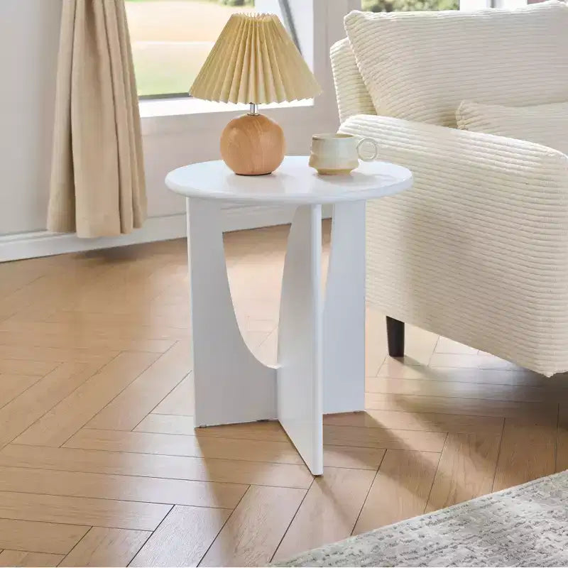 Tavolino Rotondo in Legno con Base Scolpita a U – Vari Colori